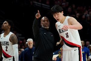 比卢普斯：孩子们被杨瀚森的体型震撼 也喜欢他自然的互动方式